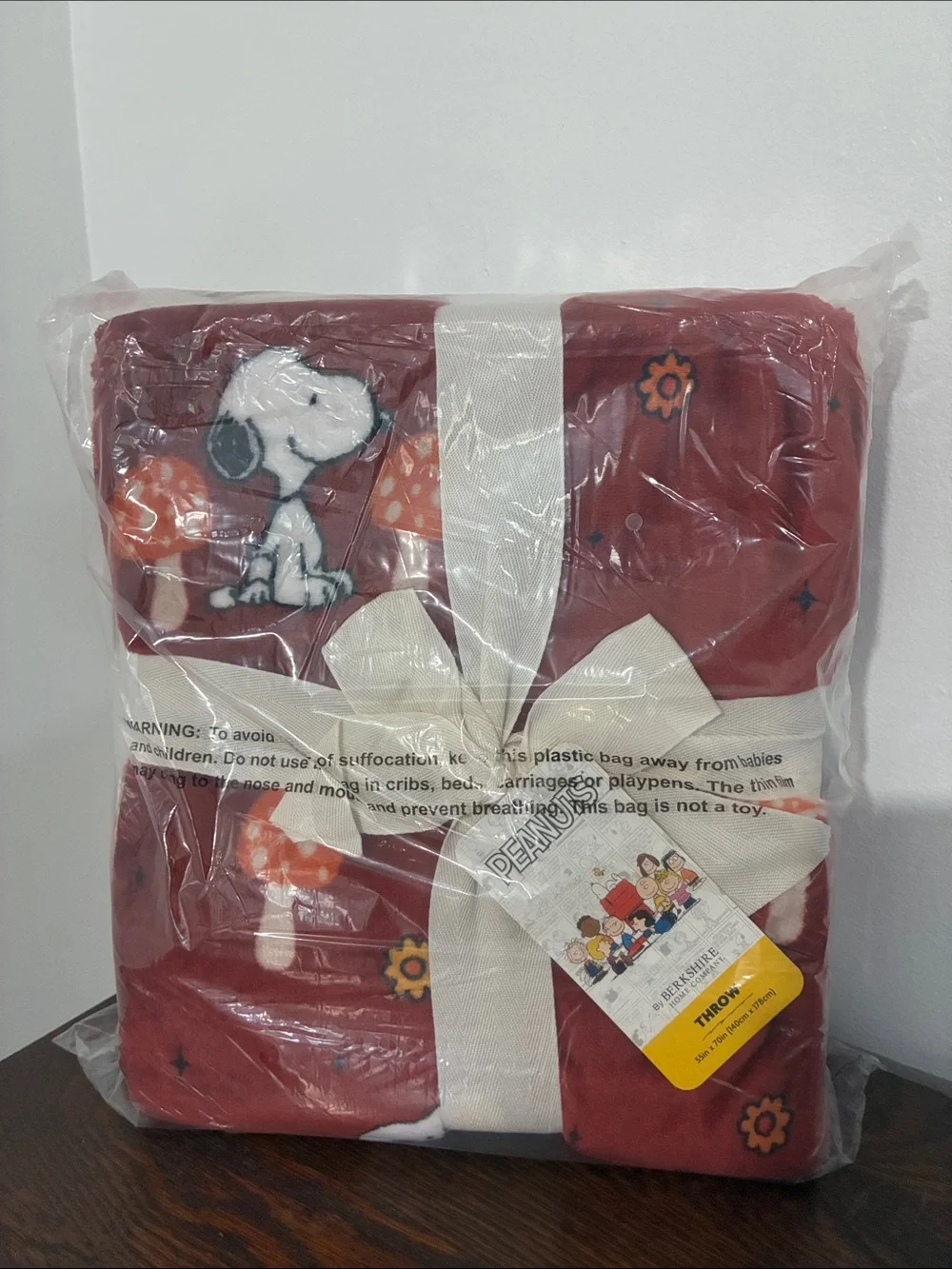 NWT-BERKSHIRE- Peanuts- Snoopy- Red Fall Mushroom VelvetSoft Blanket 55x70